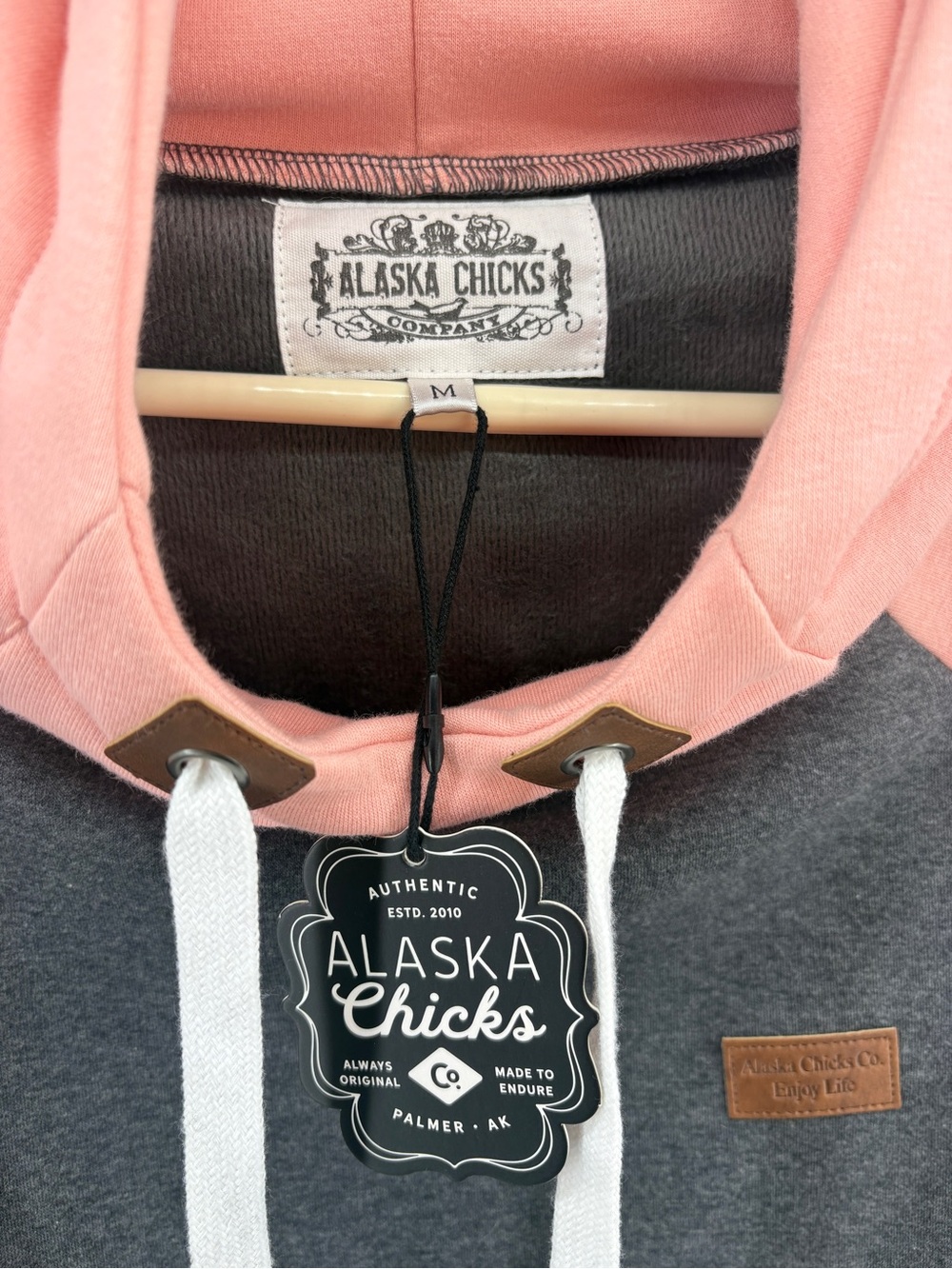 Alaska Chicks Co. Women’s M Pink Gray Colorblock Hoodie Raglan Logo Pockets - Picture 3 of 7